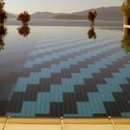 Kaunos 3*